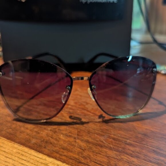 Tahari Cats Eye Sunglasses - Picture 1 of 3